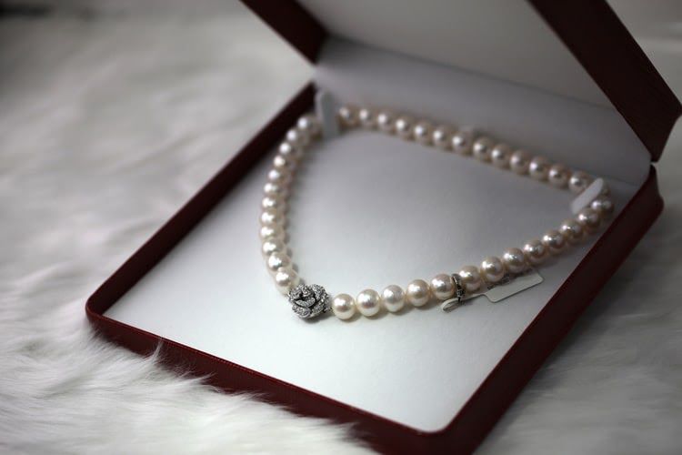 Everything You To Know About Pearls - How To Spot The Fake Ones